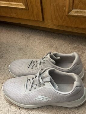 Sketchers Go Walk shoes - Size 9.5 - need a good washing!